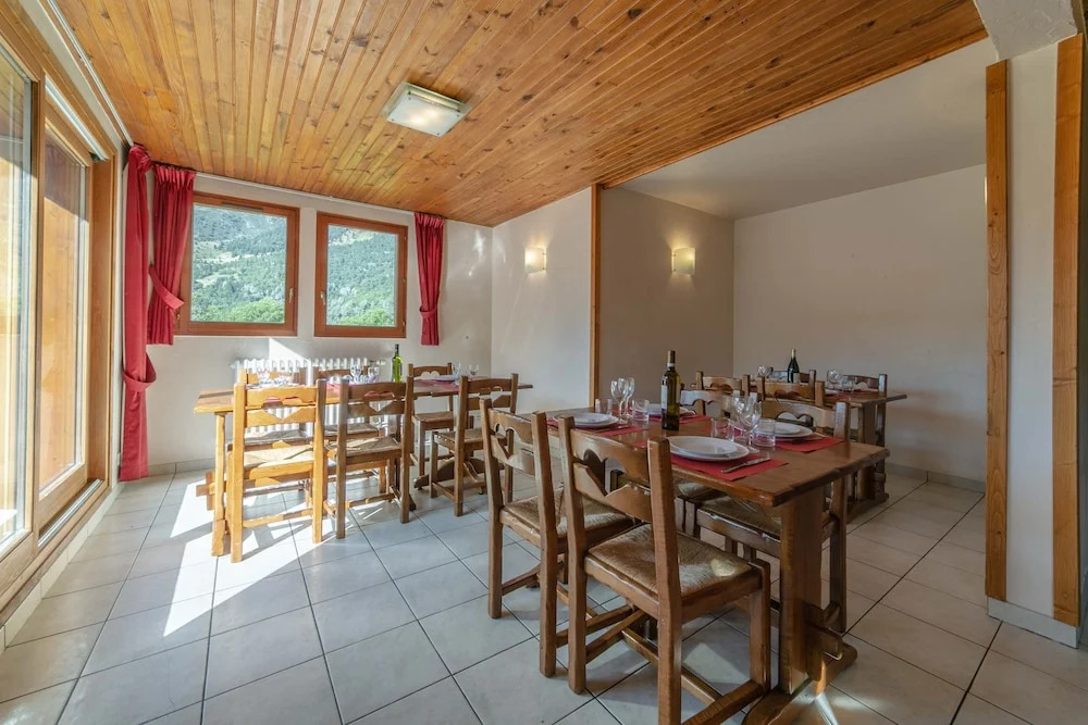 Authentic Chalet Méribel Village Close to the slopes
