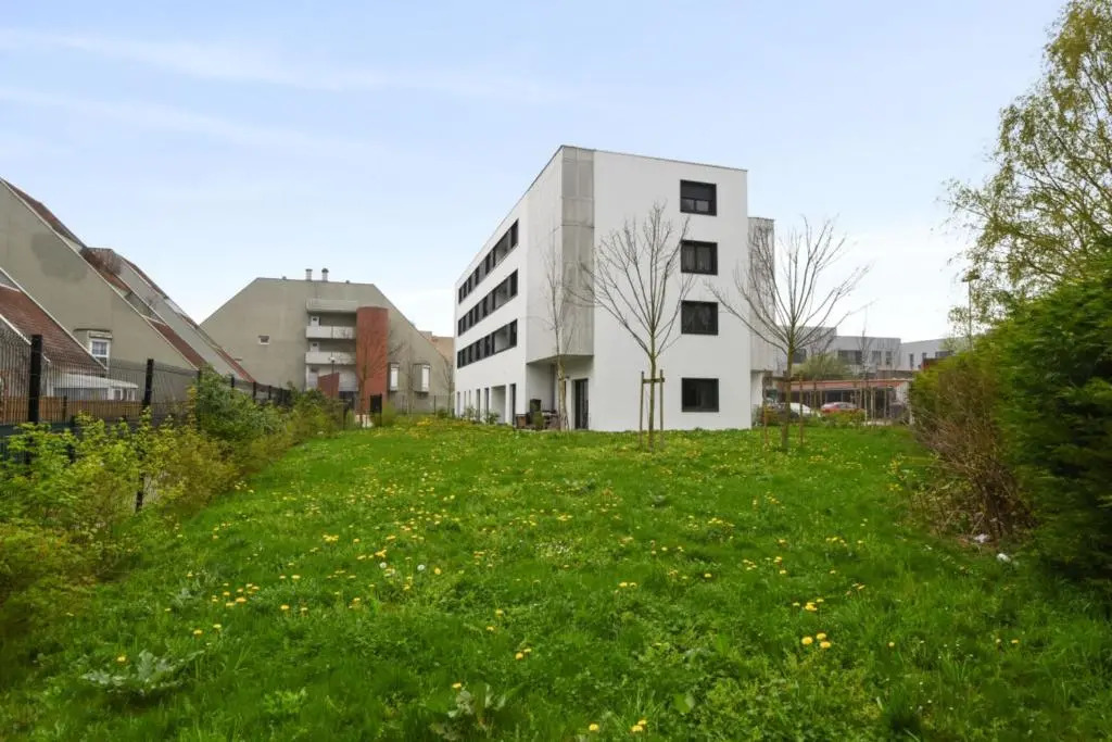 Spacious 3-rooms with garden close to Lille