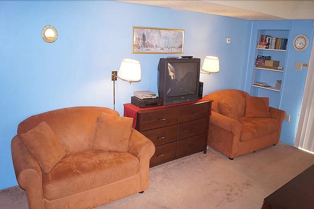 Seatime 201N 1 Br condo by RedAwning