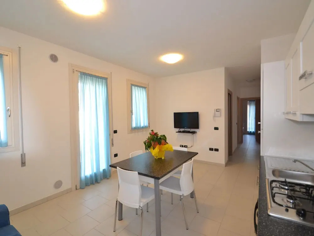Spacious Apartment in Rosolina Mare Near Sea