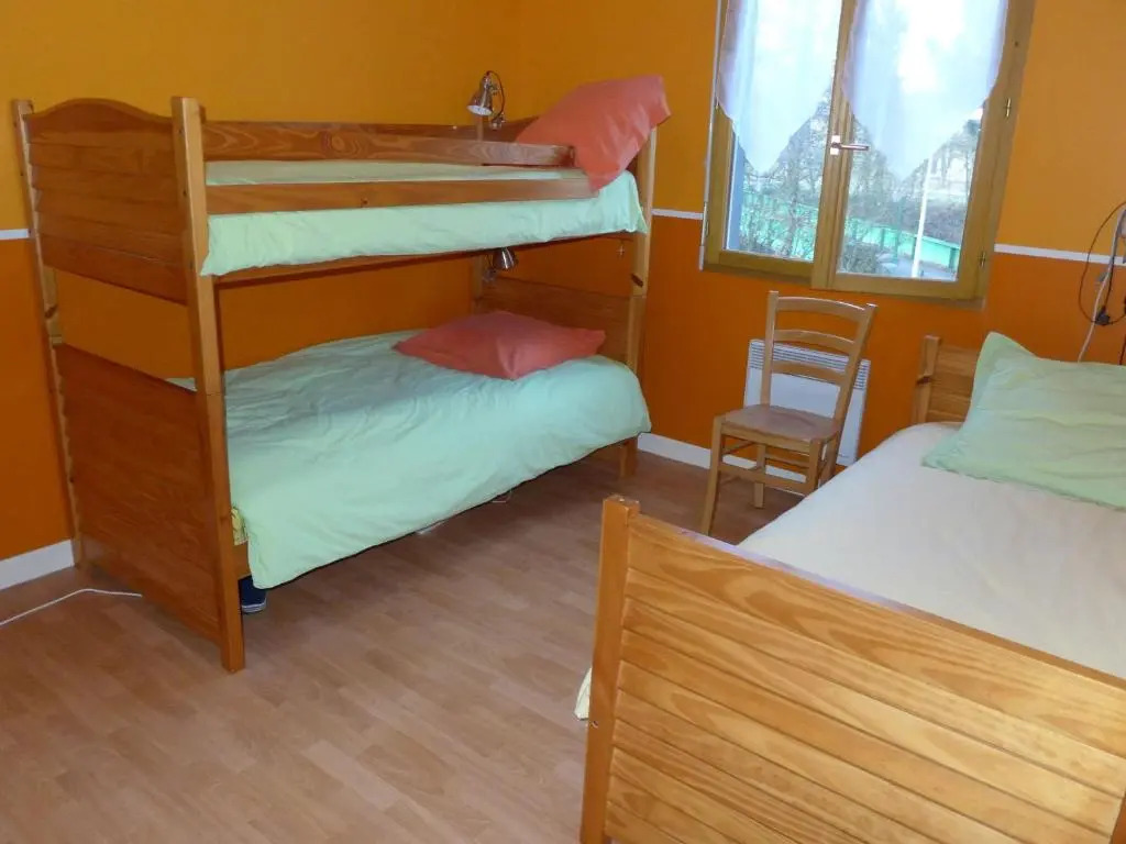 Maison en bois au bord du canal avec terrasse et jeux - FR-1-611A-3