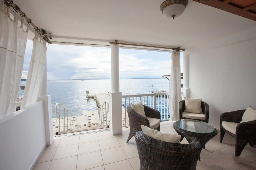 Tropical Suites Hotel