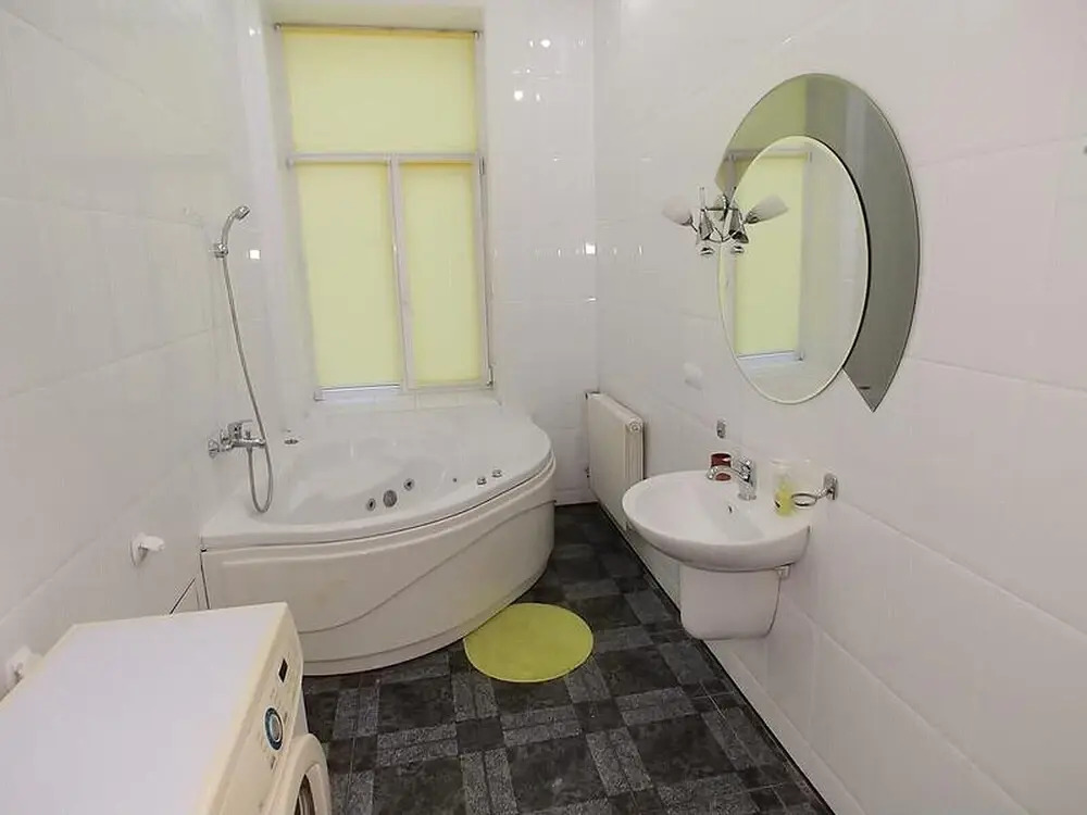 Two Bedrooms 13 Baseina Str Centre Near Guliver