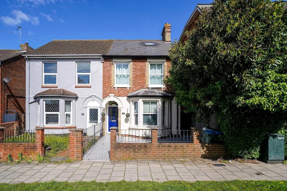 Peaceful 4-bed Home in Aylesbury