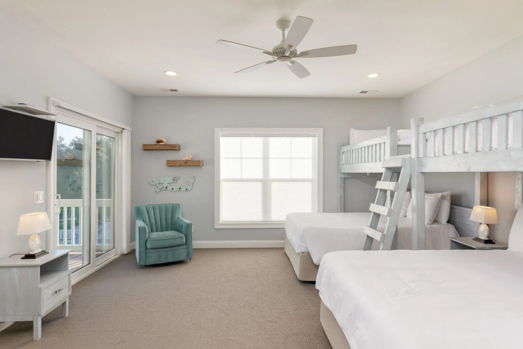 Sweetbay by Avantstay 1 Min Walk to Beach + Pool