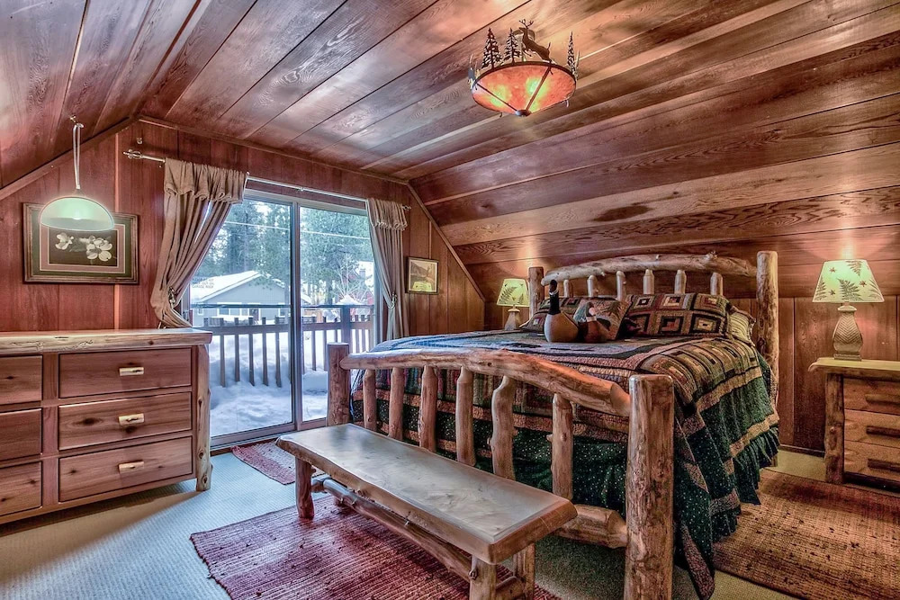 Meadow View 764S - 2 Br cabin by RedAwning