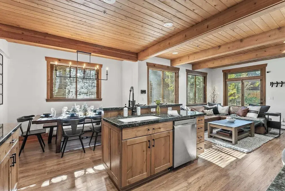Updated 2 BDR Condo Walk to Deer Valley & City!