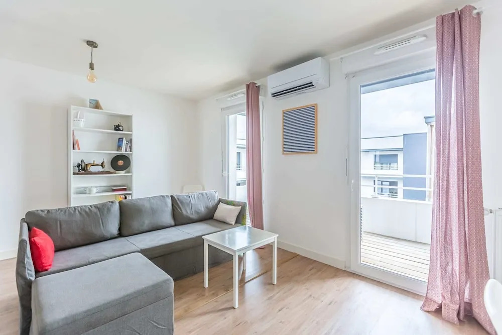 Spacious Apartment for 4 People in Bordeaux!