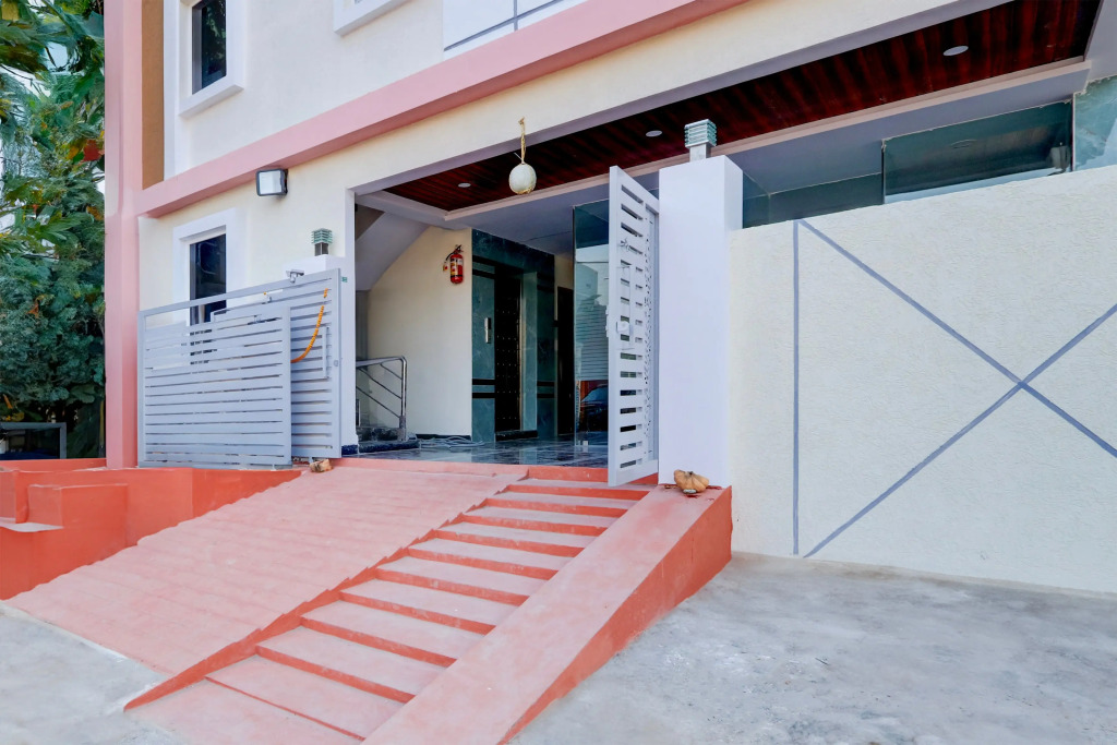 Super Townhouse Nanak Ram Guda Near WaveRock SEZ
