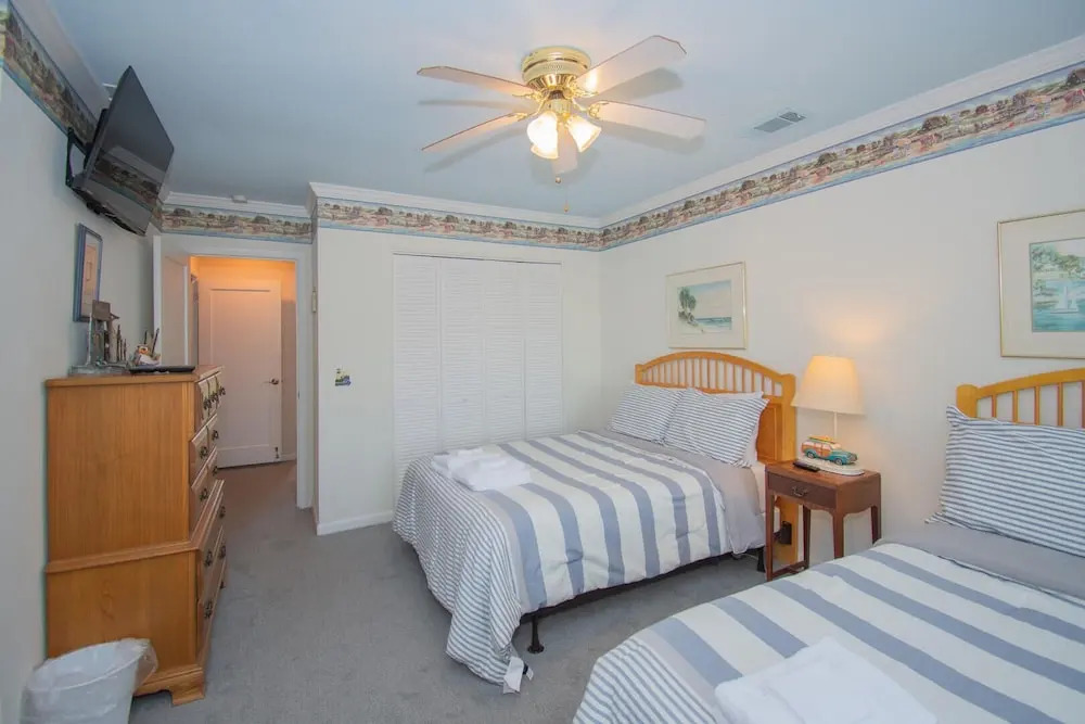 Two-story Condo With Private Deck, Wifi and Courtyard Pool Access