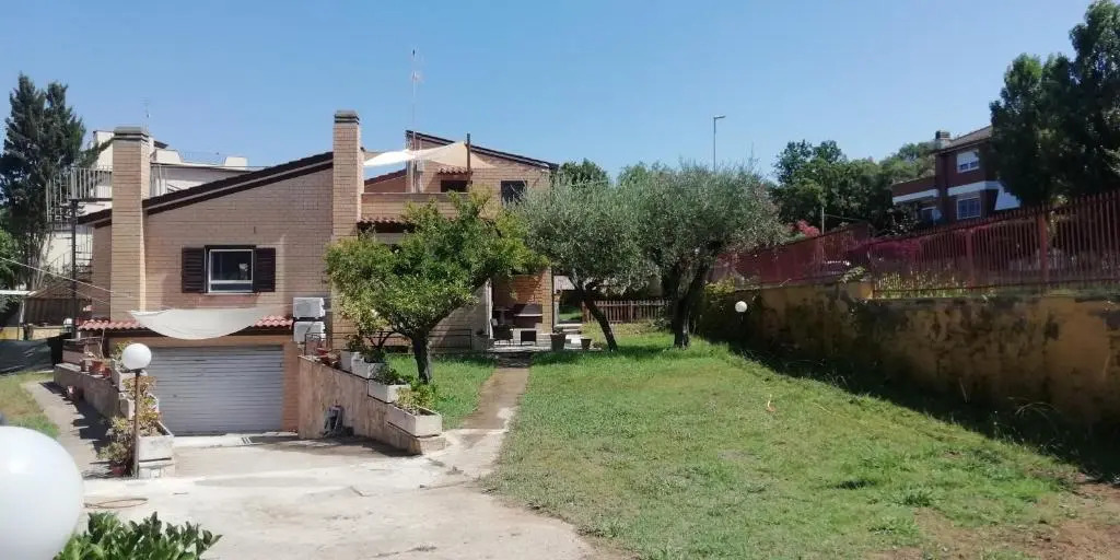 VILLA GIULIANA stanze con bagno interno in Villa a 350 mt spiaggia libera Lido delle Sirene