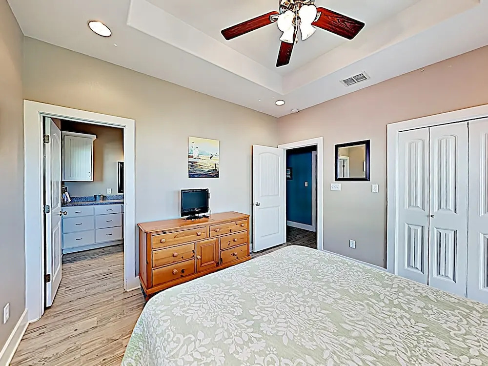 Coastal Getaway - Pool & Gulf Views, Walk To Beach 5 Bedroom Home