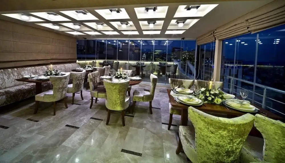 Q Inn Hotel