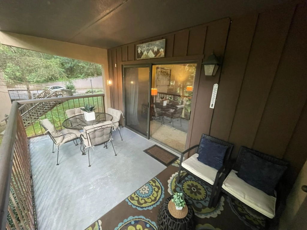 Fall into all the Smokies have to offer in this great mountain escape-Over 1500 Square Feet and Sleeps 9