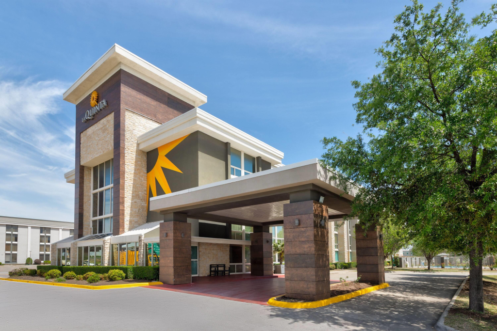 La Quinta by Wyndham Dallas I-35 Walnut Hill Ln