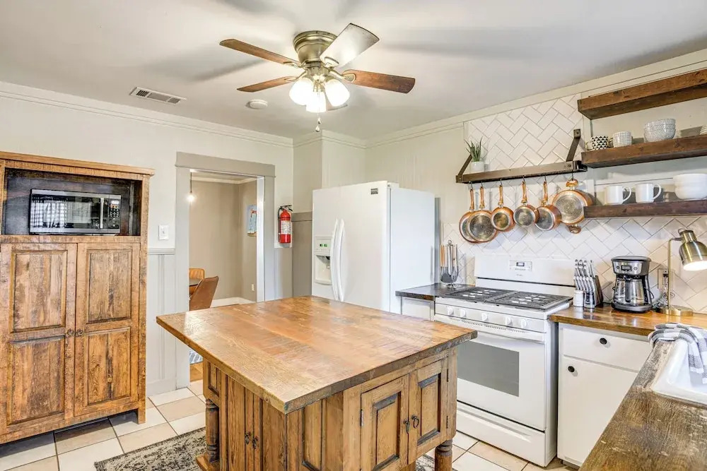 Fire Pit & Small-town Charm: San Angelo Getaway!