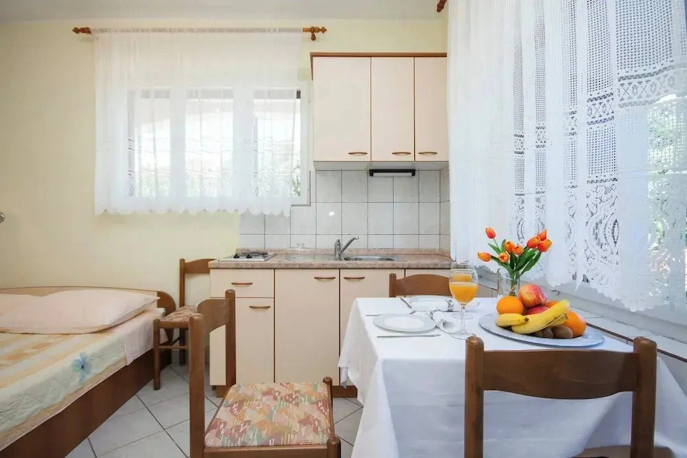 Inviting Studio Apartment in Primosten