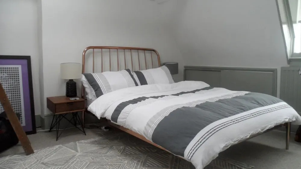 Modern, Stylish Apartment Minutes From The Oval