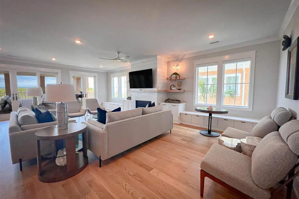 Gallery By The Sea by Sea Scape Properties