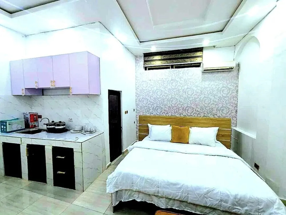 Purple Lavender Court Apartment