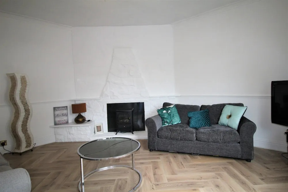 Whitley Bay - Sleeps 6 - Dogs Welcome