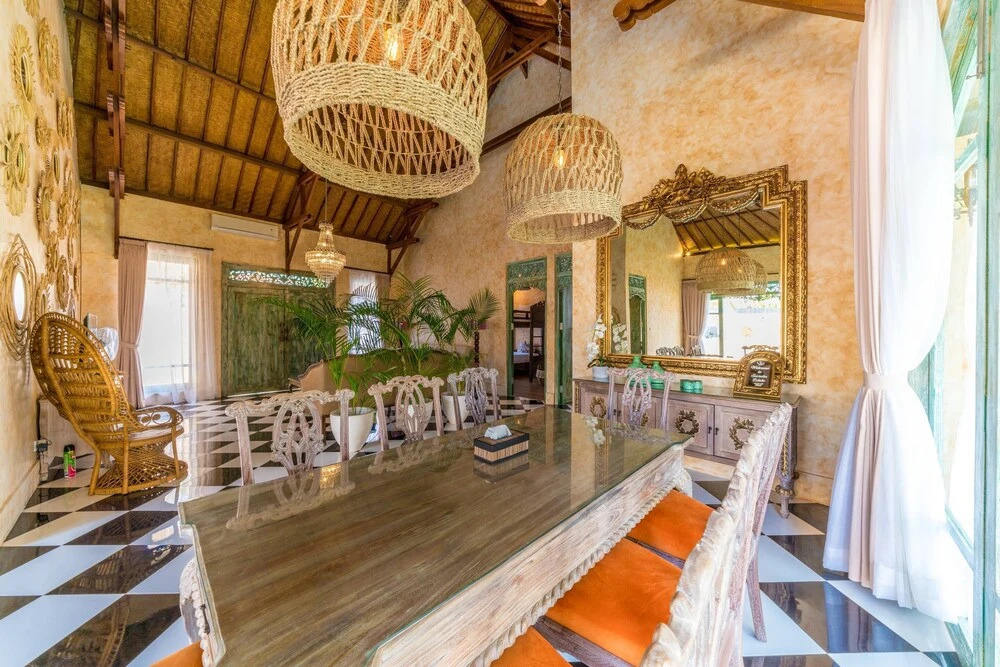 Villa Secret Estate