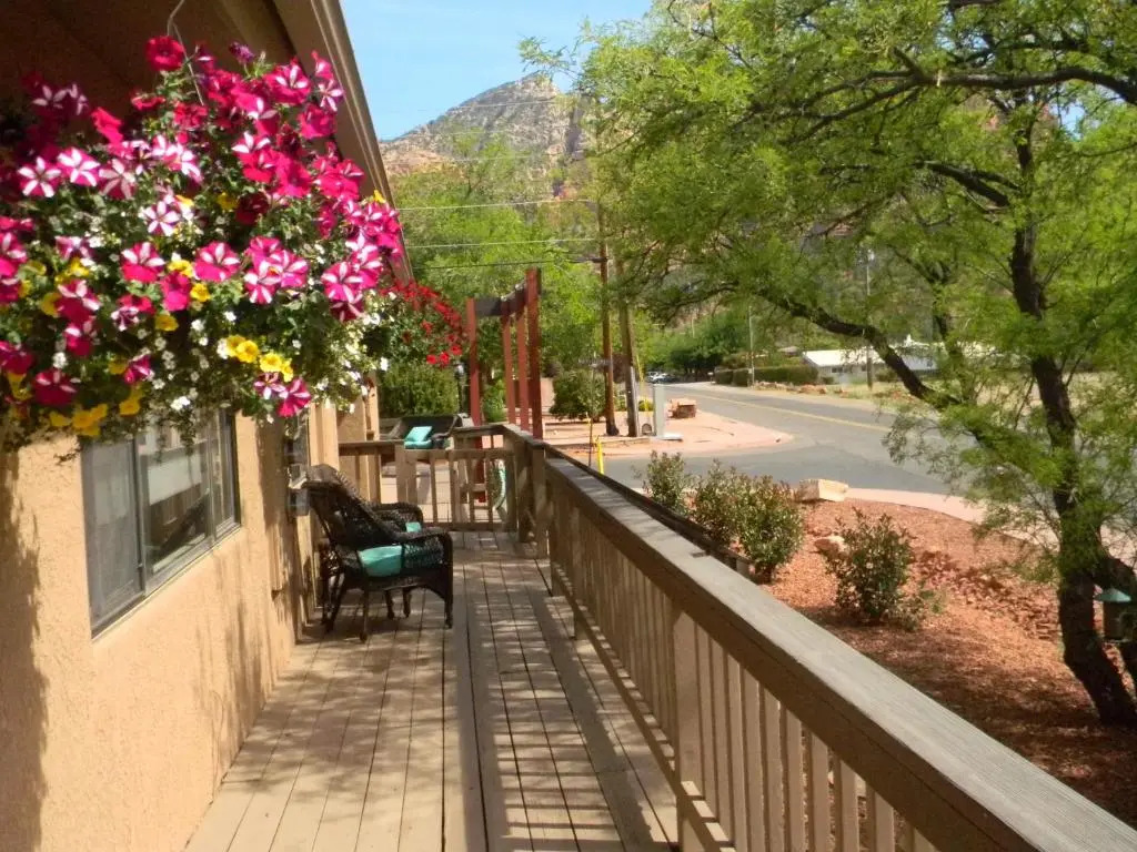 Whispering Creek Bed & Breakfast