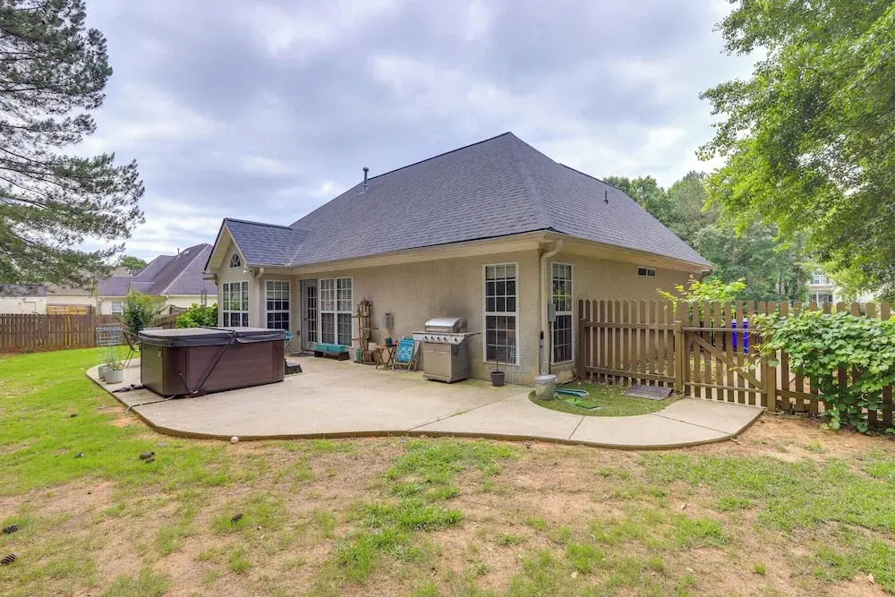 Fayetteville Retreat w/ Hot Tub & Fenced Yard