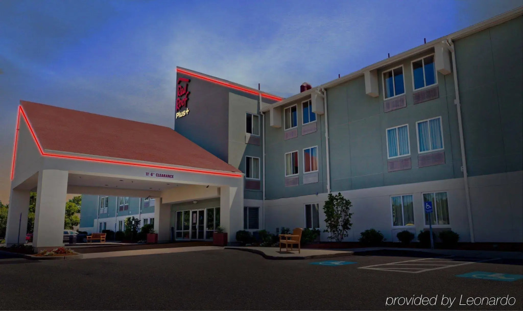 Red Roof Inn PLUS+ Boston - Logan