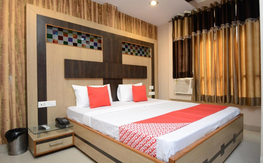 Hotel Royals By OYO Rooms