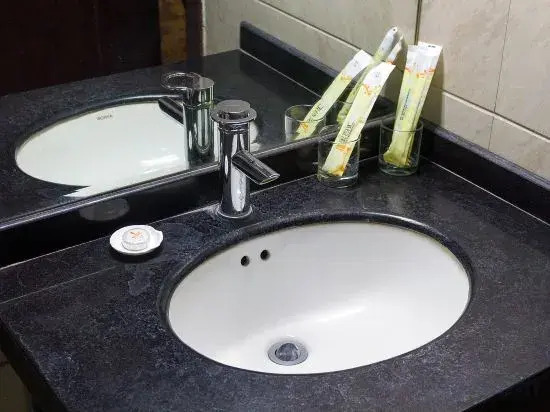 Qi Jinbaihui Business Hotel