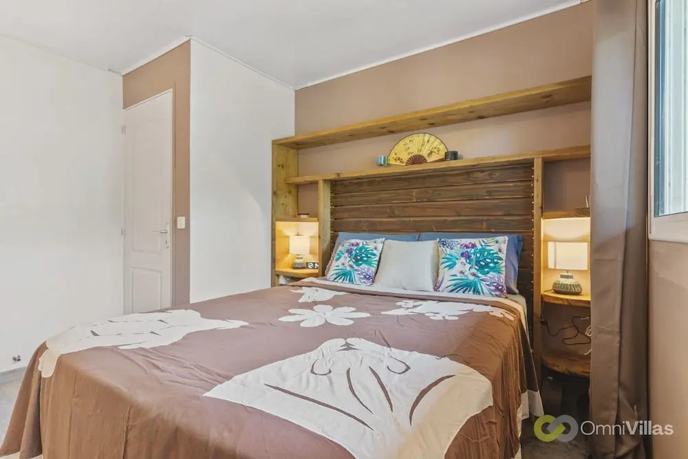Beachfront 4BR Home With Pool in Moorea