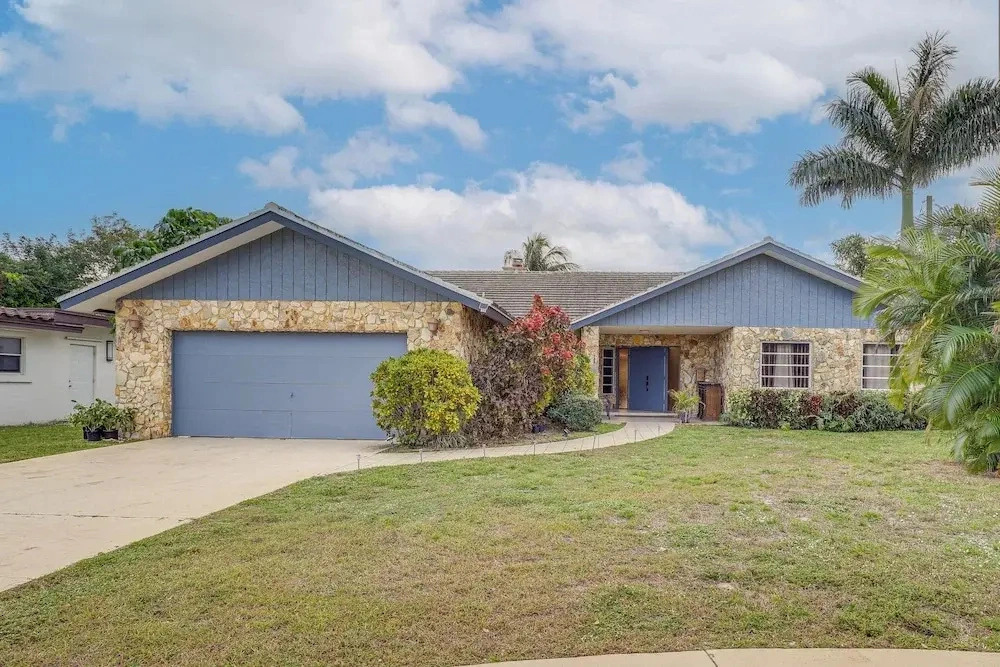 Spacious Family Escape w/ Pool in Deerfield Beach