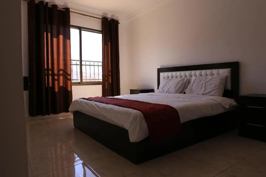 Weekend Hotel
