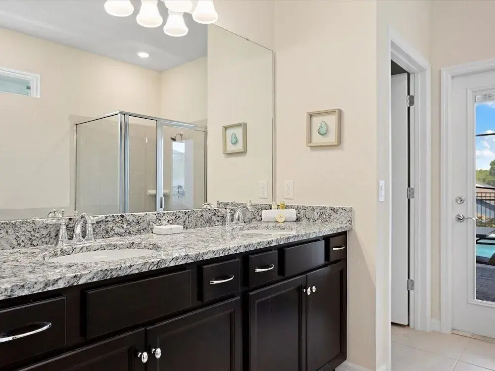 3835la · Brand New 7BR in Windsor Island