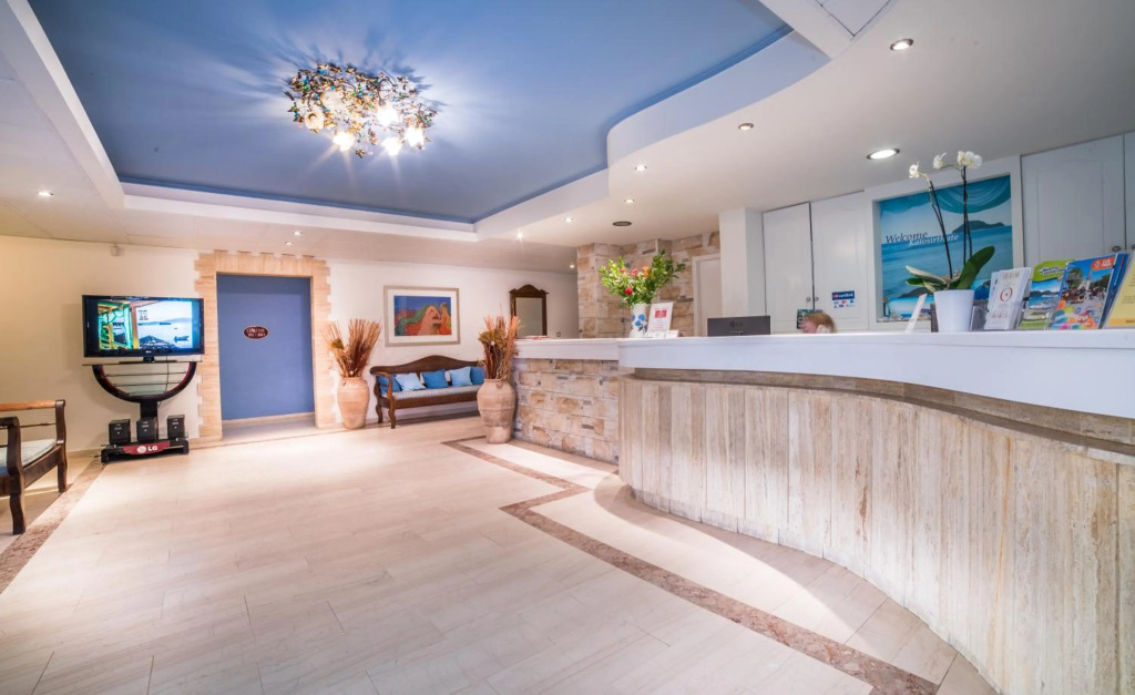 Отель Porto Koukla Beach