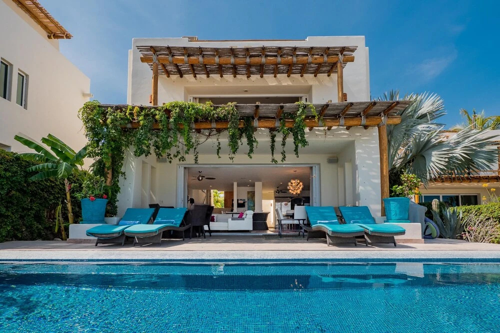Expansive Views of Famous Cabo Arch: Villa Sirena