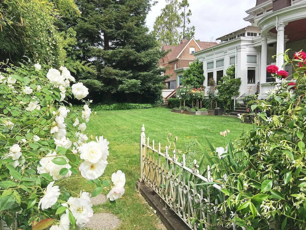Churchill Manor
