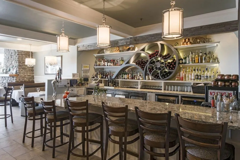 The Seaside Oceanfront Inn