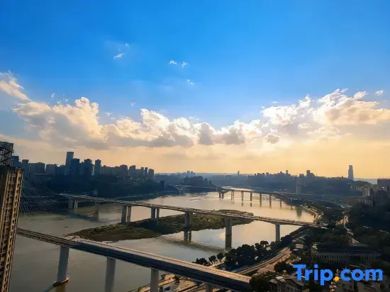 Junlan High-rise River View Homestay (Chongqing Jiefangbei Area Hong Ya Dong)