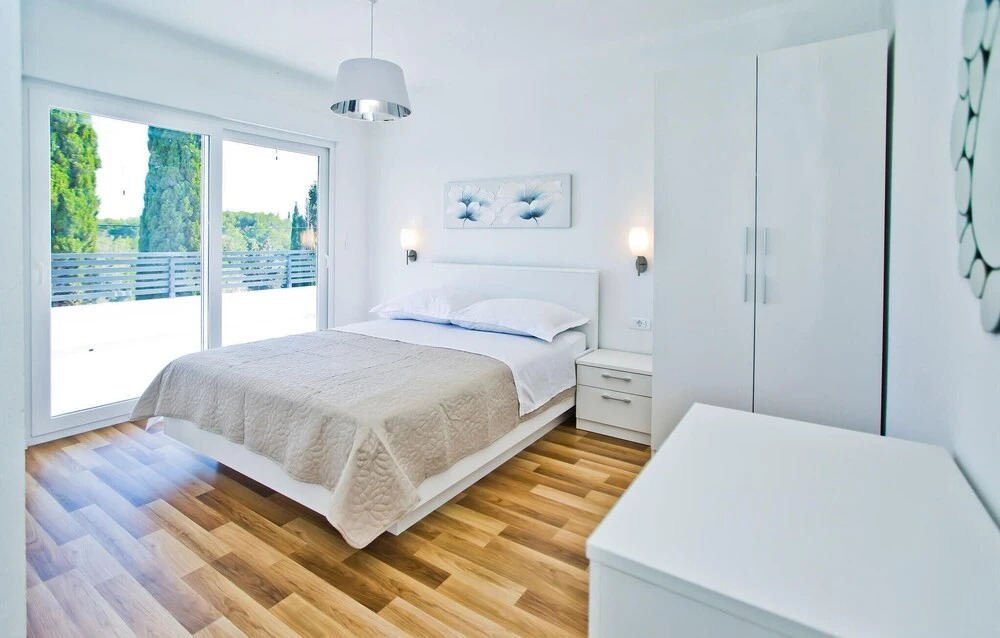 Beautiful Home In Bogomolje