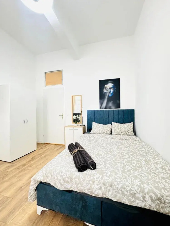 5BR Apartment Near Matzleinsdorfer