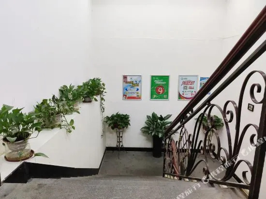 Guangzhou Mingdu Business Hotel (Tongde Metro Station)