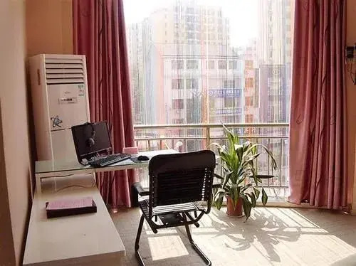 Xianning Yiju Holiday Hotel