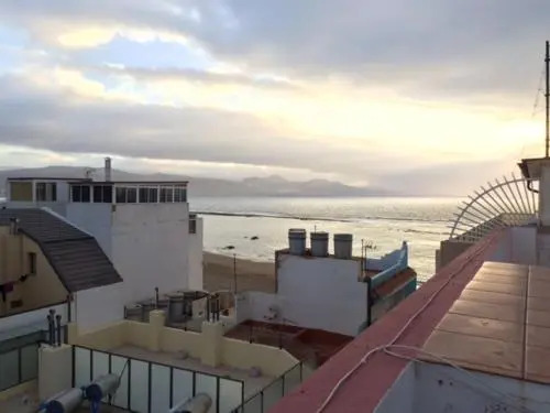 Beach Apartment & Rooftop Lounge