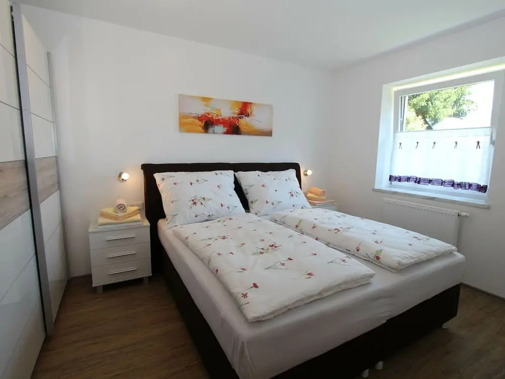 Nice Apartment in Detached House with Large Garden near Town Center & Ski Slope