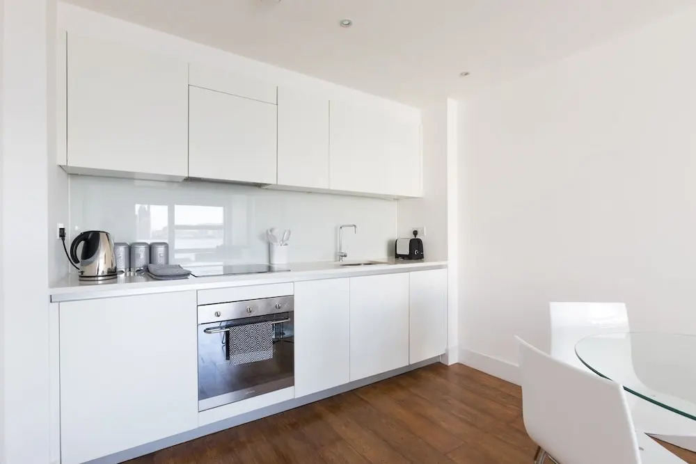 Luxury 2-bed Flat, Parking Near Tube and Emirates