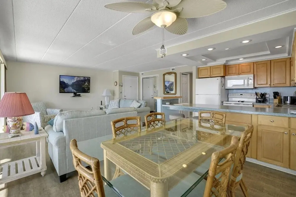 Thunder Island 139d 2 Bedroom Condo by RedAwning