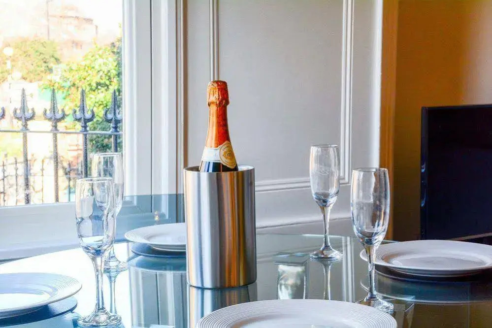 Flat 2 Bluebridge Court - Cliffords Reach
