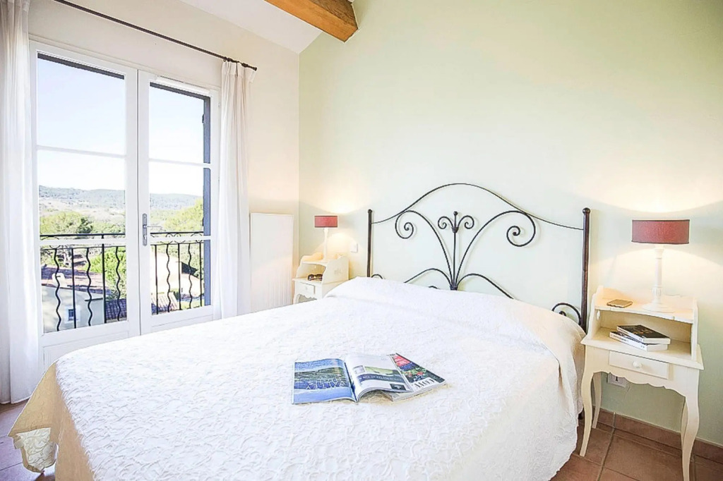 Terraced house in Domaine de Saint-Endréol with golf, SPA and communal pool